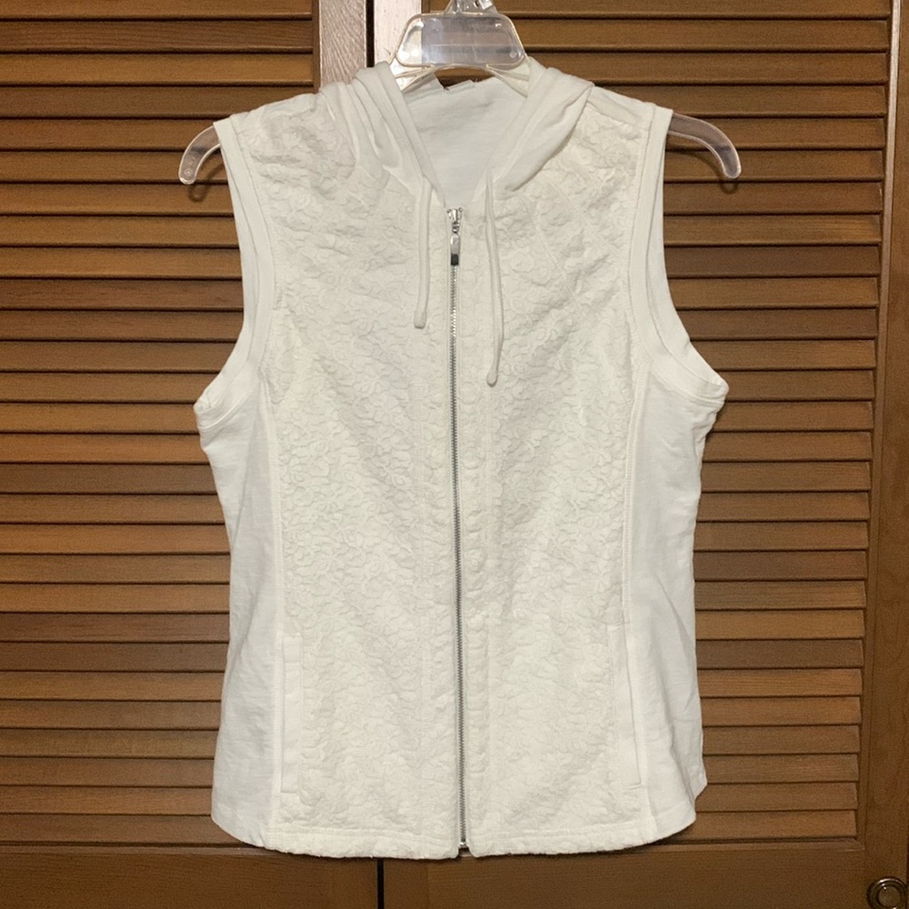 Chico’s Weekends white lace front sleeveless zipper hoodie size 0